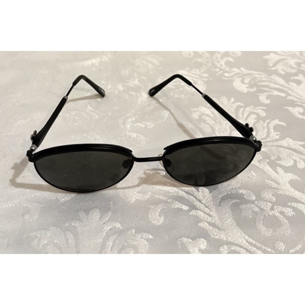 Disney sunglasses feature Mickey Mouse silhouette on temple Black (Small/Kids)
